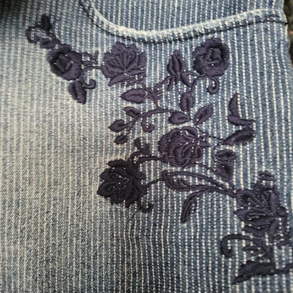 Forever 21 Jean Shorts, Blue with Floral Embroidery, Size US 29 - Picture 5 of 6